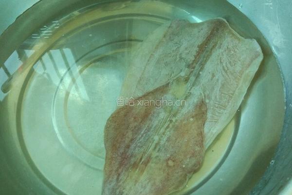 鱿鱼瘦肉粥的做法图解2