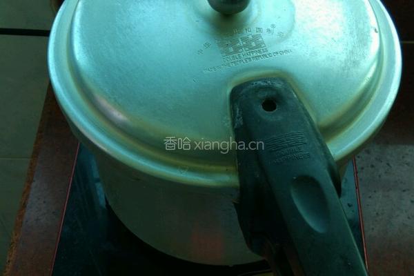 鱿鱼瘦肉粥的做法图解3