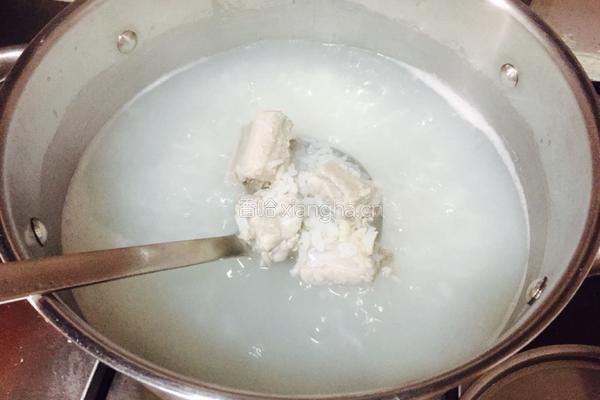 排骨生鱼片粥的做法图解4