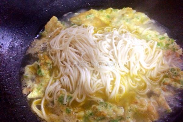 多汁青椒鸡蛋面的做法图解15