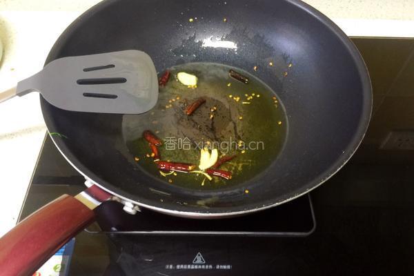 豆腐肉末香肠炒西兰花的做法图解2