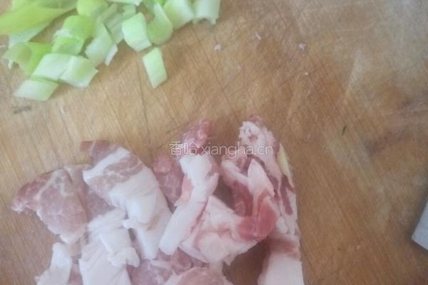 香菇豆芽菜的做法图解1