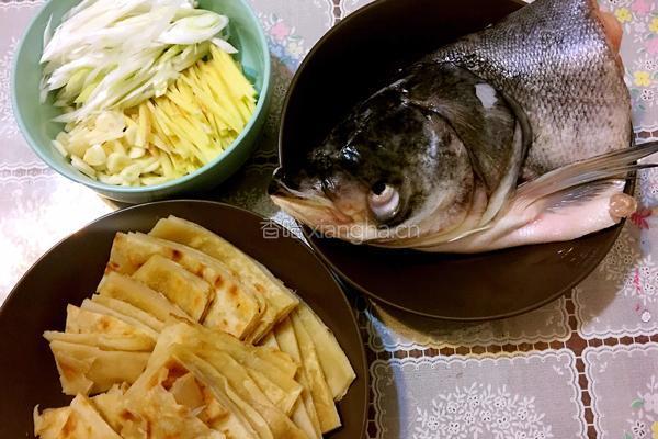 鱼头泡饼的做法图解1
