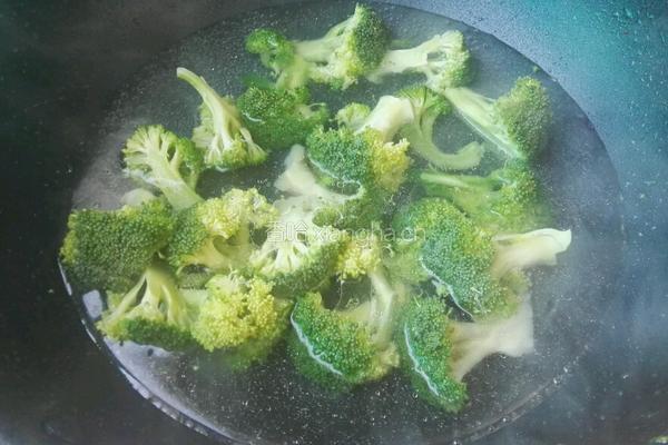肉片西兰花的做法图解2