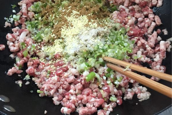 羊肉大葱饺子的做法图解3