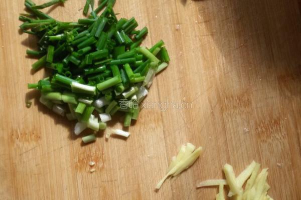 土豆烧鸡腿的做法图解1