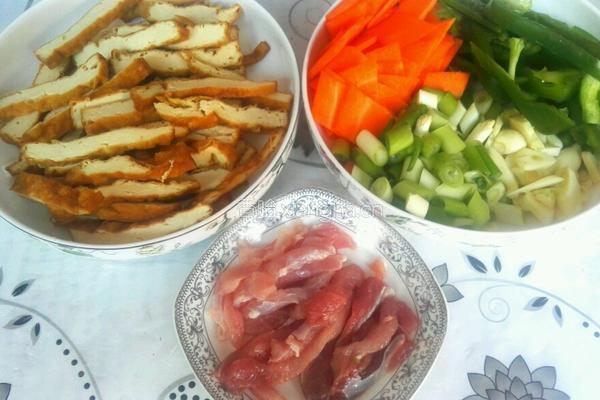 青椒油豆腐的做法图解2
