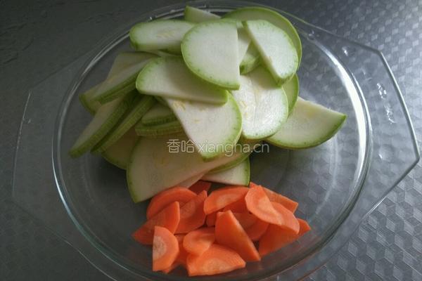 角瓜炒肉的做法图解1