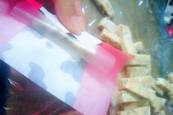 奶香花生牛轧糖（纯手工）的做法图解7