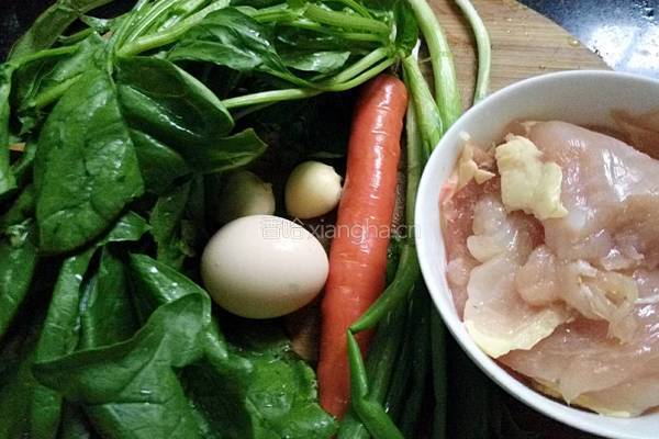菠菜鸡肉丸子汤的做法图解1