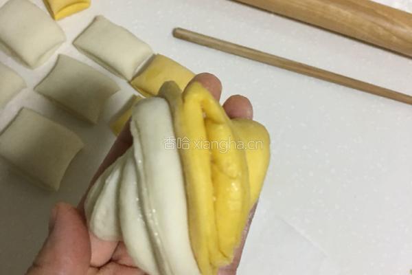 鸳鸯甜花卷的做法图解10