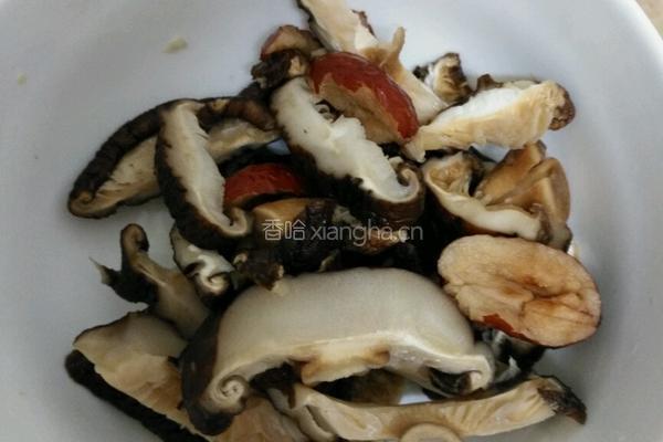 香菇焖鸡的做法图解3