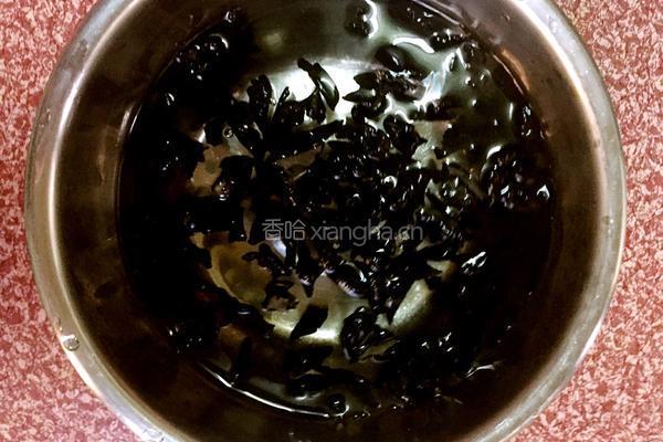 黄瓜木耳炒鸡蛋的做法图解2
