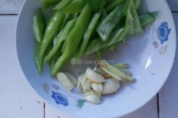 青椒炒茄子的做法图解2