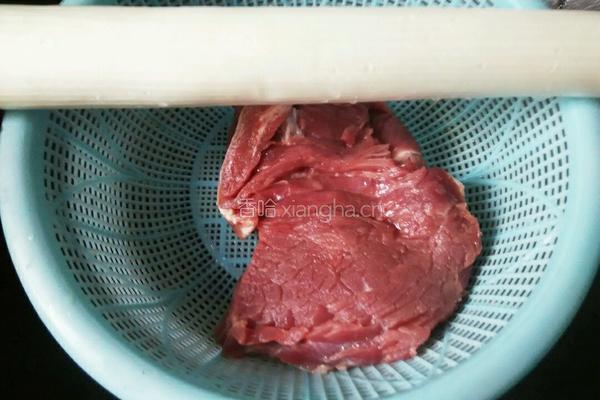 牛肉大葱馅饺子的做法图解1