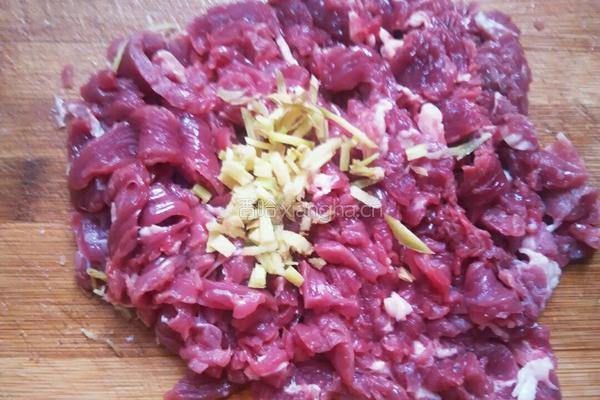 牛肉大葱馅饺子的做法图解2