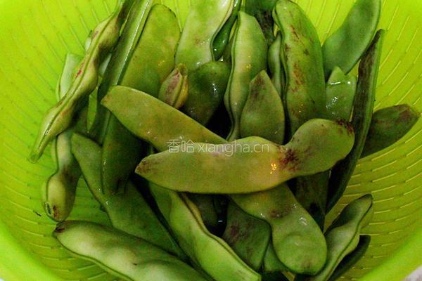 土豆炖豆角的做法图解1