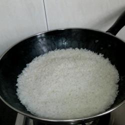煤气灶炒锅米饭的做法[图]