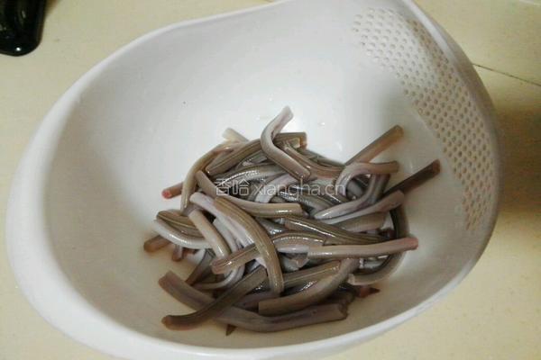 麻根鱼煮萝卜干的做法图解1