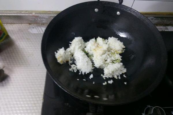 榨菜炒饭的做法图解3