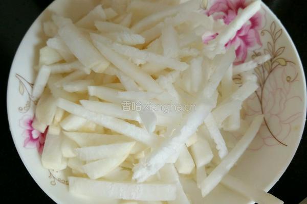 清炒萝卜的做法图解1