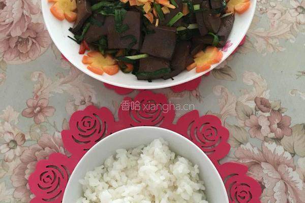 韭菜炒鸭血的做法图解1