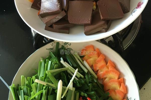 韭菜炒鸭血的做法图解5