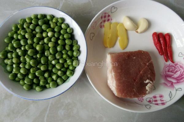肉末豌豆的做法图解1