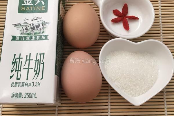 牛奶蒸鸡蛋的做法图解1