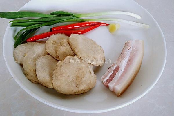 霉豆渣饼烧五花肉的做法图解1