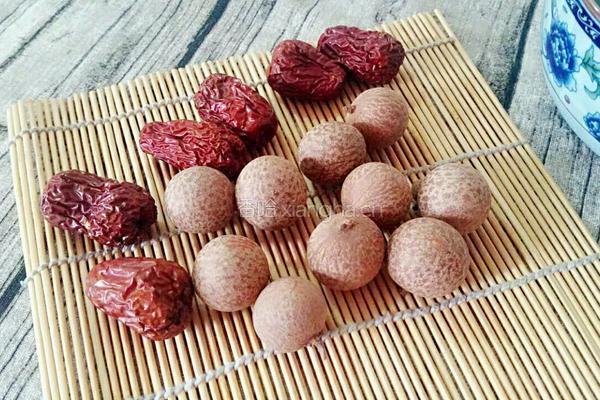 红糖桂圆红枣茶的做法图解1
