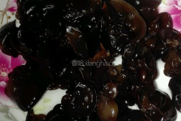 山药木耳炒虾仁的做法图解2