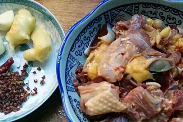 农家干豆角焖鸡的做法图解3
