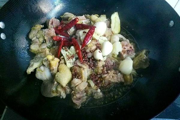 农家干豆角焖鸡的做法图解6