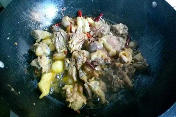 农家干豆角焖鸡的做法图解7