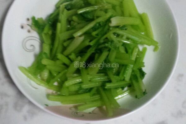 芹菜炒肉的做法图解1