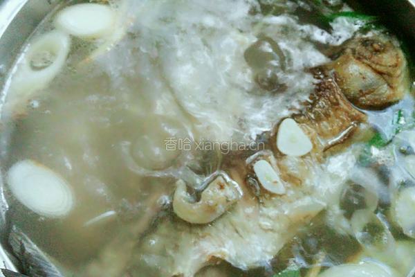 鸡蛋豆腐鲫鱼汤的做法图解15