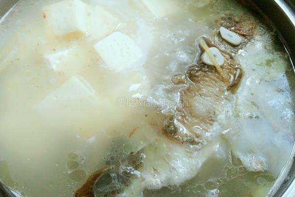鸡蛋豆腐鲫鱼汤的做法图解16