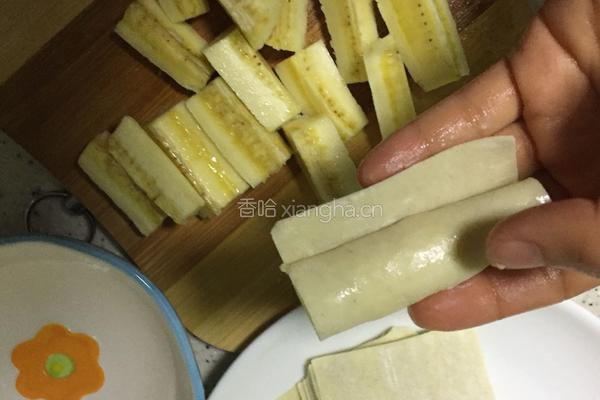 香蕉混沌皮糖果粒的做法图解2