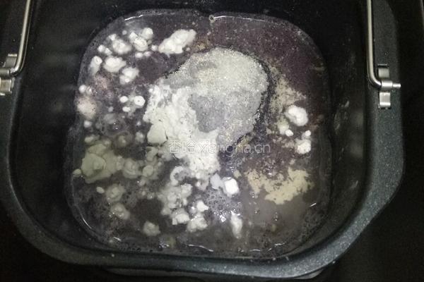 黑米面馒头的做法图解1