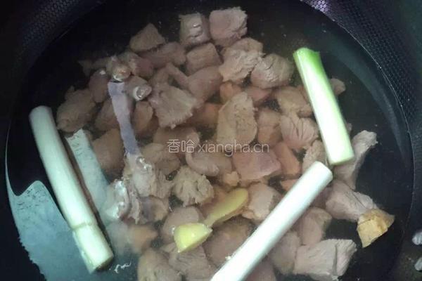 番茄土豆炖牛肉的做法图解2