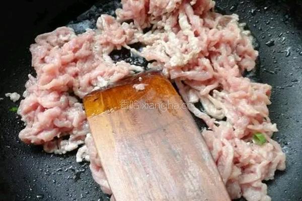 青椒香干炒肉丝的做法图解7
