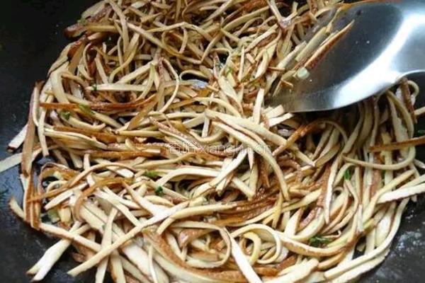 青椒香干炒肉丝的做法图解9