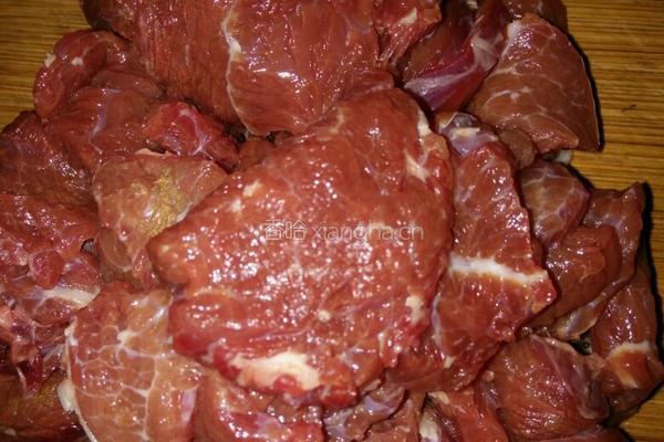 牛肉炖土豆的做法图解1