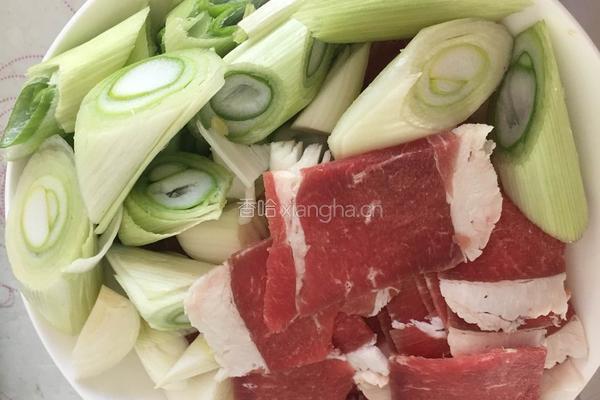 葱爆羊肉的做法图解2