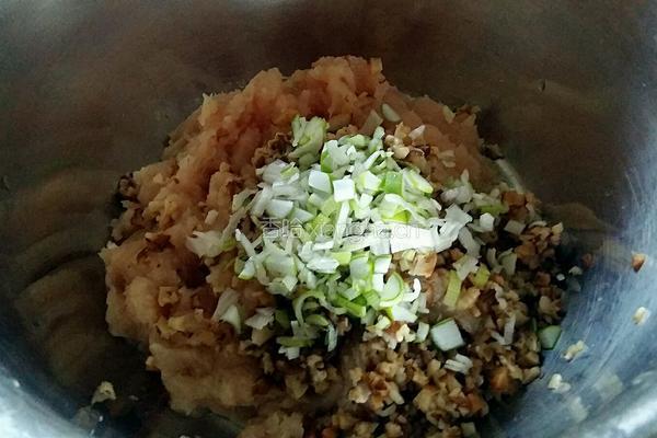 香菇鸡肉锅贴的做法图解5