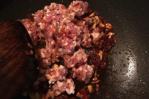 白菜肉末烧粉条的做法图解4