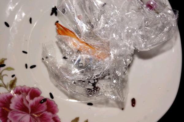 鲜虾黑米饭团的做法图解10