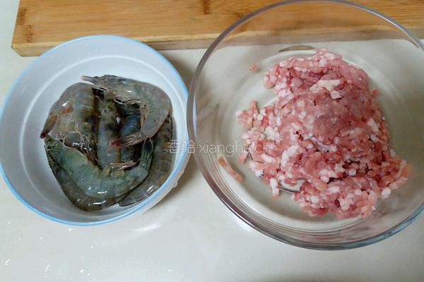 自制虾肉馄饨的做法图解1