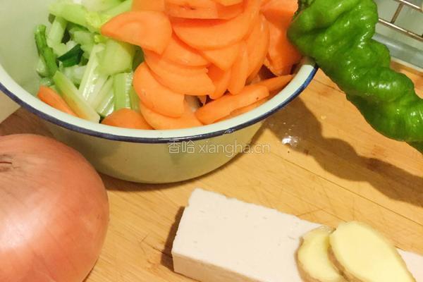 炝炒千叶豆腐的做法图解1